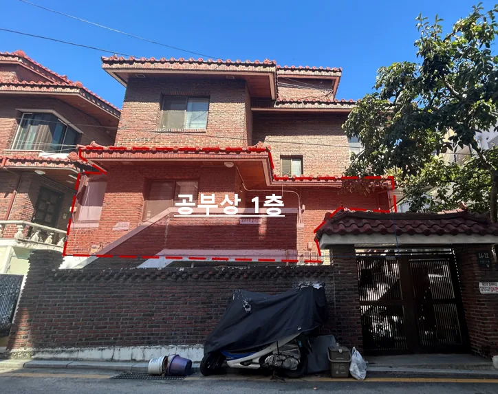 반포동 711-17 골목 – 건물 측면을 따라 이어지는 좁은 이면 골목