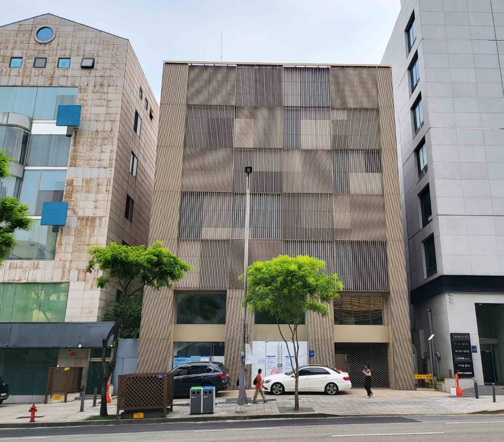 강남구 청담동 80-16 전경 – 폭 35m 청담 명품거리 대로에 정면으로 접한 지상 5층 빌딩