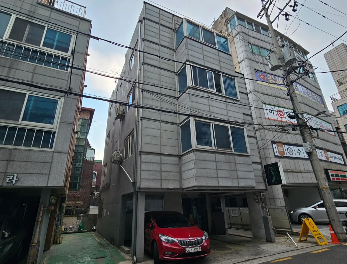 강남구 대치동 914-6 건물 정면 – 2002년 준공 지하1~지상4층 원룸 건물