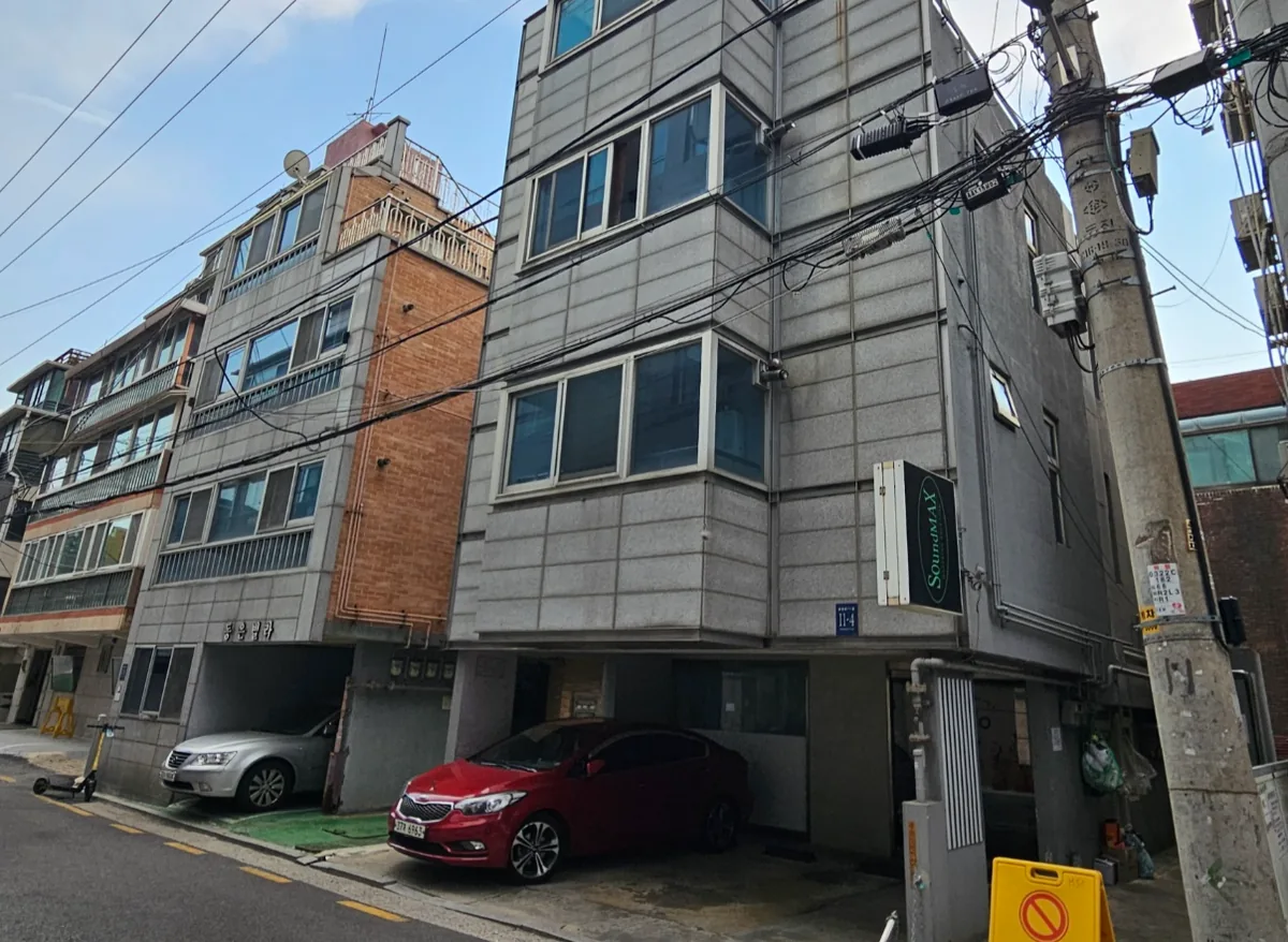 대치동 914-6 건물 측면 – 2002년 준공 철근콘크리트조 4층 외관