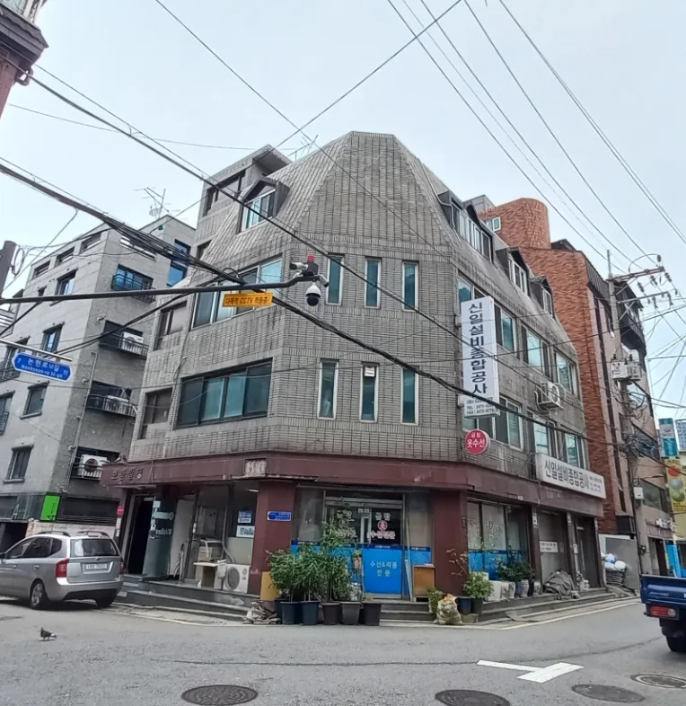 강남구 개포동 1196-7 코너 전경 – 6m·6m 도로가 만나는 지점의 지상 4층 올근생 건물