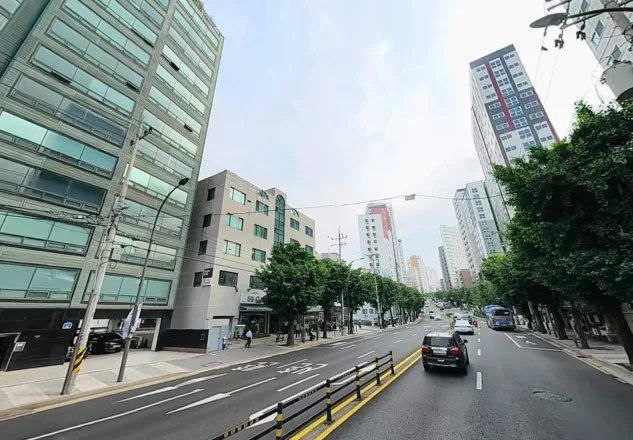공덕동 115-62 앞 30m 대로변 – 4개 노선이 지나는 공덕역 일대 가로 전경