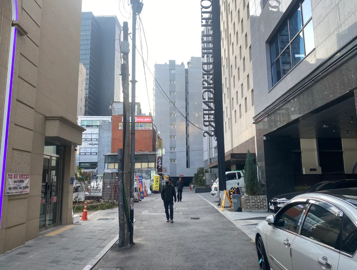 관수동 158-2 앞 거리 – 종로3가역과 을지로3가역 사이 이면 상권