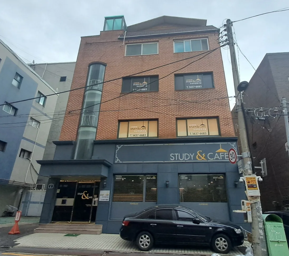 광진구 자양동 657-6 건물 정면 – 1층 스터디카페 간판이 걸린 4층 붉은 벽돌 건물