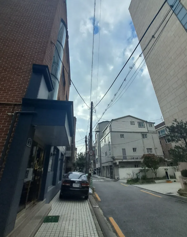 자양동 657-6 앞 거리 – 자양동 이면 상권으로 이어지는 6m 도로