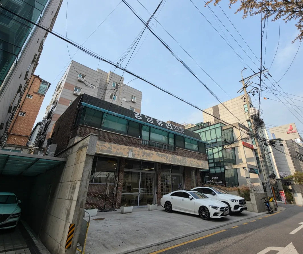 강남구 논현동 39-5 코너 – 6m·4m 도로가 만나는 지점의 지상 2층 노후 건물