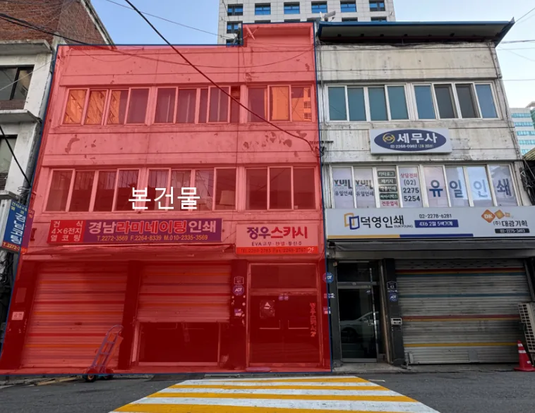 중구 오장동 139-10 건물 정면 – 붉은 외벽의 지상 3층 상업지 건물