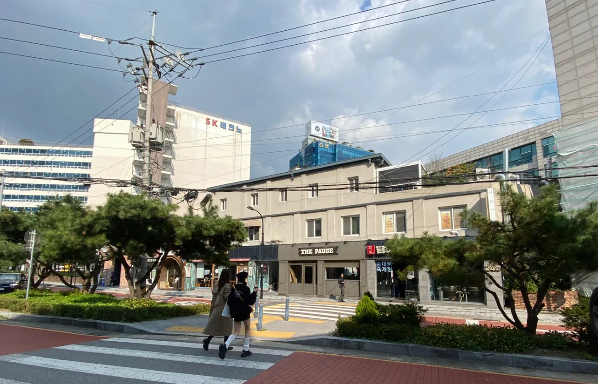 성수동1가 16-8 주변 상권 – 평일 낮에도 보행자가 이어지는 거리