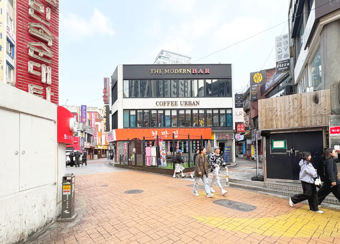 관악구 신림동 1638-26 코너 전경 – 15m·6m·3m 도로가 만나는 삼면 코너의 지상 3층 상가건물