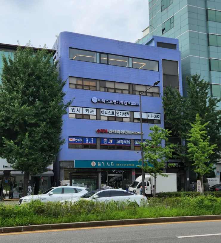 송파동 20-5 측면 – 학원·엔터테인먼트 간판이 걸린 5층 외관과 1층 점포