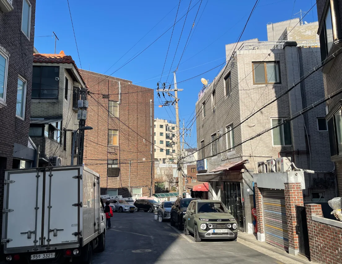 원효로1가 31-12 주변 골목 – 저층 주택과 상가가 이어지는 배후 주거지